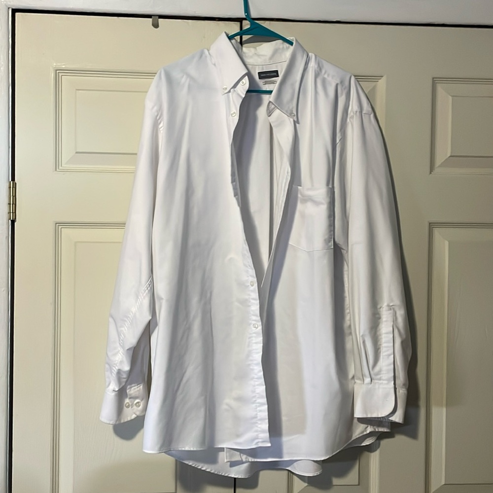 White button down shirt Van Huesen brand 17 1/2 -18 neck 34/35 sleeves